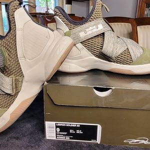 LeBron Soldier XII, Size 9